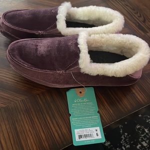 New with tags! OluKai Women’s Ku’una Lanui slippers Red Ginger size 6